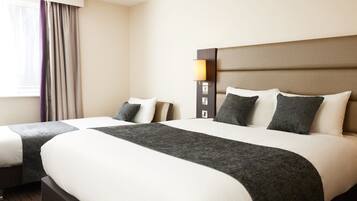 Habitación estándar con 2 camas individuales | Escritorio, wifi gratis, ropa de cama