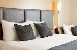 Family Room | Desk, free WiFi, bed sheets - The Quays (Northampton)