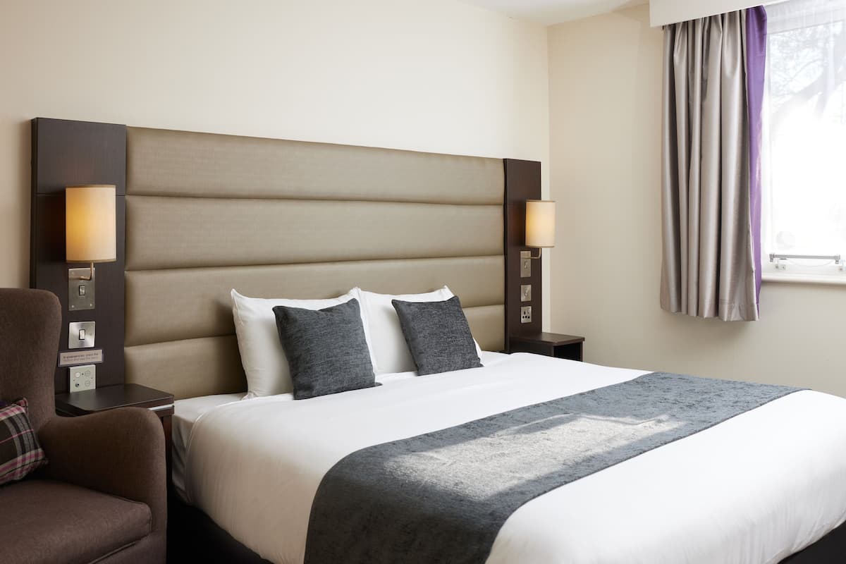 Classic Double Room | Desk, free WiFi, bed sheets