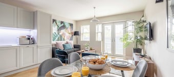 Modern 2 Bed Oasis -Parking & Garden - By Tempstay