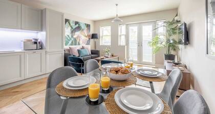 Modern 2 Bed Oasis -Parking & Garden - By Tempstay