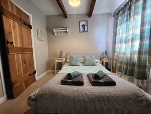 2 bedrooms, iron/ironing board, travel cot, WiFi