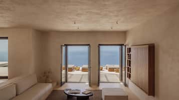 Cliff Front Three-Bedroom Villa with Outdoor Private Pool and Sea View | 1 habitación, minibar y caja de seguridad en la habitación