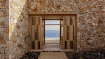 Cliff Front Four-Bedroom Villa with Outdoor Private Pool and Sea View