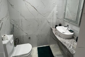 Doccia, asciugacapelli, asciugamani