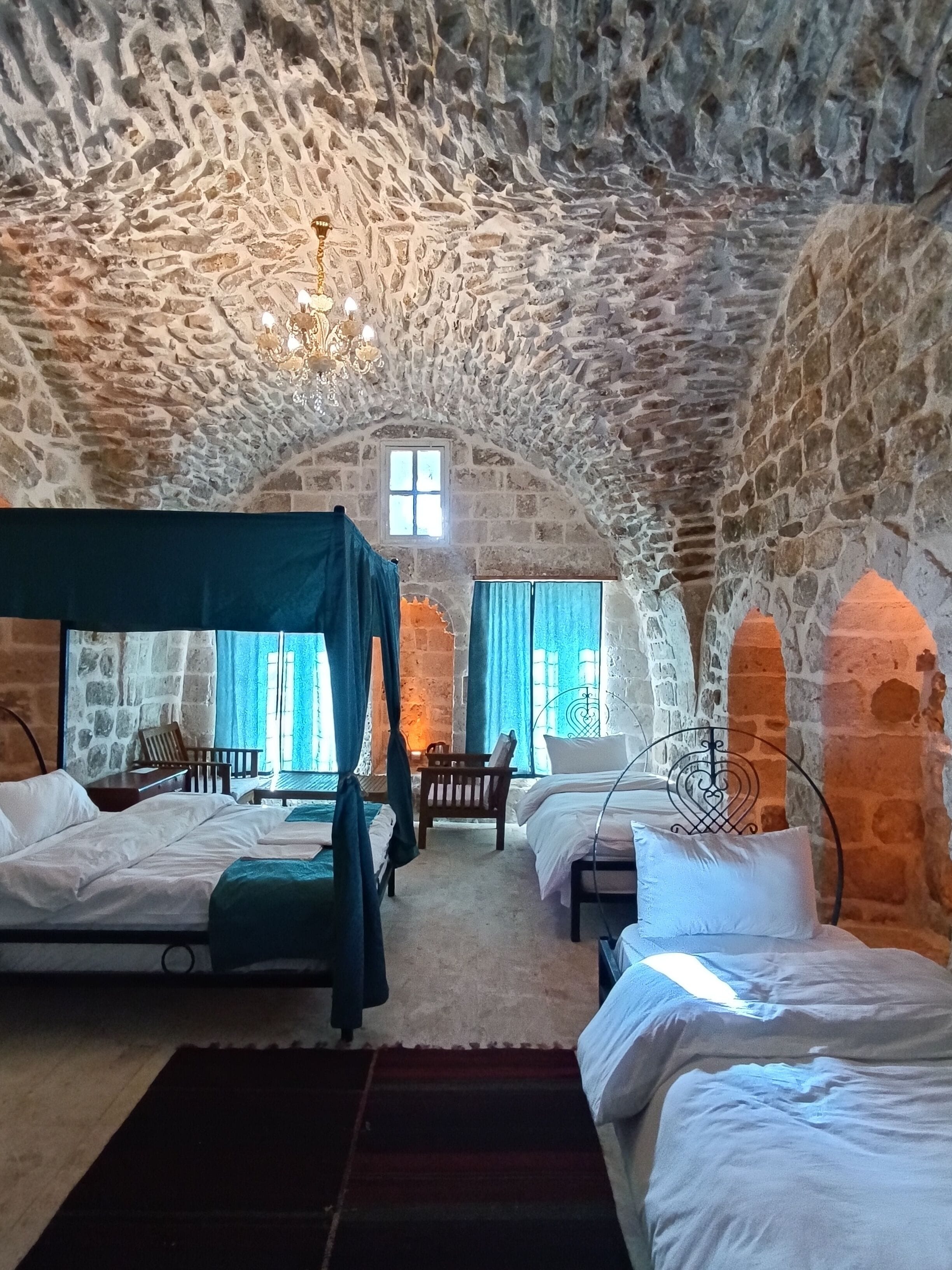 Habitación familiar | Sábanas de algodón egipcio y ropa de cama de alta calidad