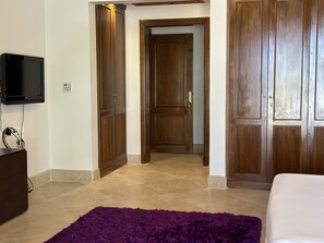 4 chambres, bureau, fer et planche à repasser, Wi-Fi