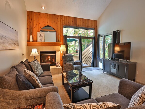 Televisión, chimenea