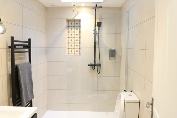 Apartment | Bathroom | Free toiletries, hair dryer, towels, toilet paper