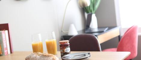 Apartment | 1 bedroom, soundproofing, iron/ironing board, Internet