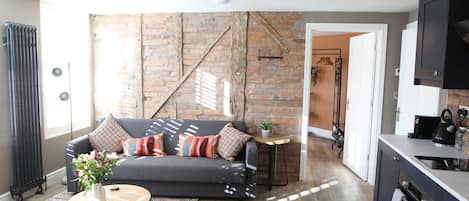 Apartment | 1 bedroom, soundproofing, iron/ironing board, Internet