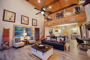TV, fireplace, video games, offices - Enchanted Deer - Private, hot tub, fire pit (Ellijay)