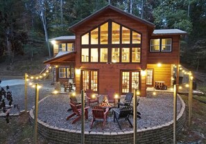 Outdoor dining - Enchanted Deer - Great Deal! Hot Tub, Fire Pit (Ellijay)