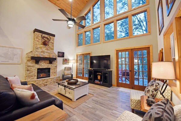 TV, fireplace, video games, offices - Enchanted Deer - Great Deal! Hot Tub, Fire Pit (Ellijay)