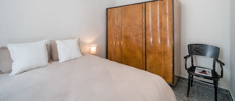 1 bedroom, iron/ironing board, WiFi (free), bed sheets