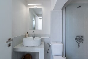 A modern bathroom with a round sink, a toilet, and a shower area. - Astrid – A Serene Rooftop Escape in Athens (Athens)
