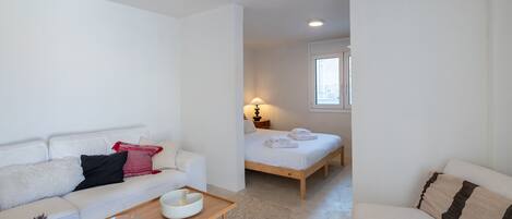 1 habitación, tabla de planchar con plancha, wifi gratis y ropa de cama