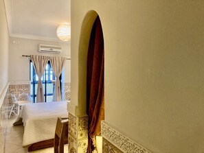 2 slaapkamers, een strijkplank/strijkijzer, gratis wifi, beddengoed