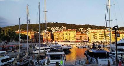 Superbe Studio Lumineux au Port de Nice, Clim, Tram, Calme