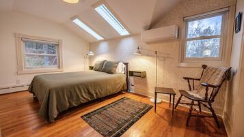 4 bedrooms, desk, free WiFi, bed sheets