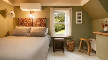 4 bedrooms, desk, free WiFi, bed sheets