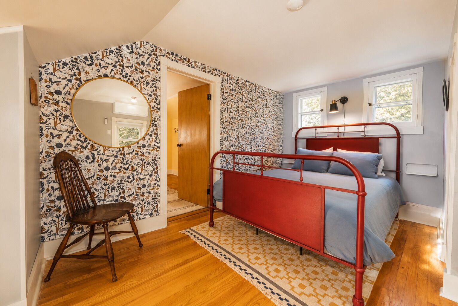 4 bedrooms, desk, WiFi (free), bed sheets