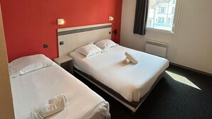 A hotel room with two beds, a red accent wall, and a window with a view. - L2R La Ferté-sous-Jouarre (La Ferte-sous-Jouarre)