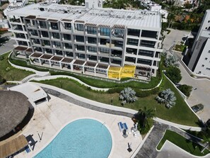 A modern hotel with multiple floors, a swimming pool, and a landscaped garden. - Beach Access, 4 Beds, 2 Bedroom, 2 Bath Quadrant 4107 (Bucerías)