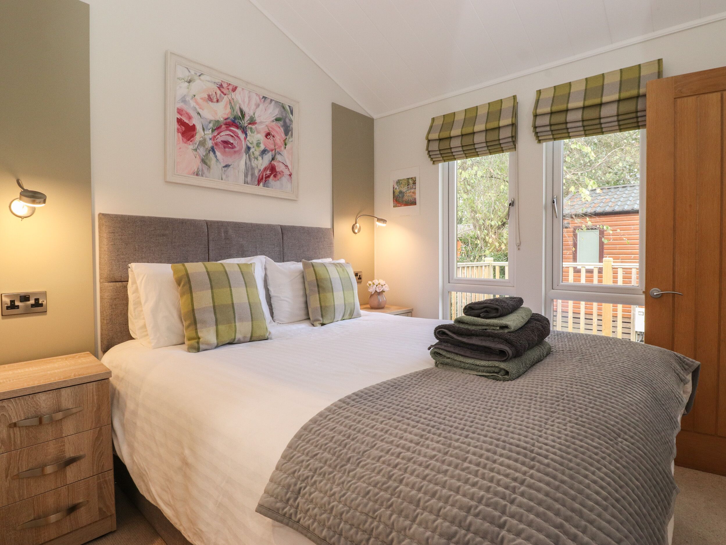 2 bedrooms, individually decorated, individually furnished, free WiFi