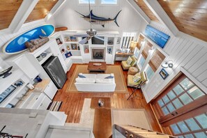 TV, fireplace - Destin Harbor Cottage w/Boat Slip + Pickleball Fun (Destin)