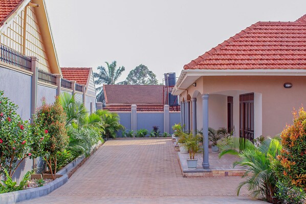 Property grounds - Escape to Tranquility. A homely place close to everything but hidden from view. (Kampala)