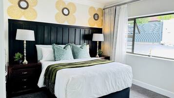 3 bedrooms, iron/ironing board, internet, bed sheets