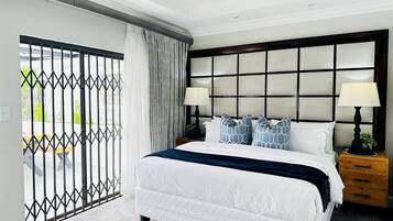 3 bedrooms, iron/ironing board, internet, bed sheets