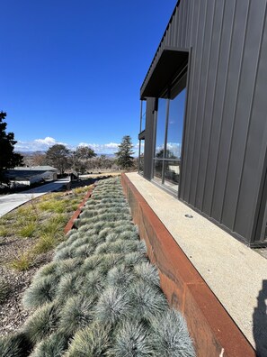 تفاصيل الفندق من الخارج