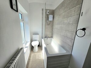 Hair dryer, towels, soap, toilet paper - Stunning Waterloo home, free street parking (Waterloo, Liverpool)
