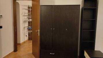 1 chambre, fer et planche Ă repasser, Wi-Fi gratuit, draps fournis