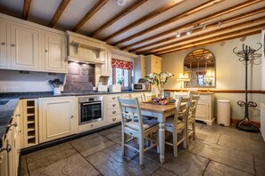 Fridge, microwave, oven, dishwasher - Smithy Cottage - sleeps 6, dog friendly, central in Hawkshead with parking (Hawkshead)