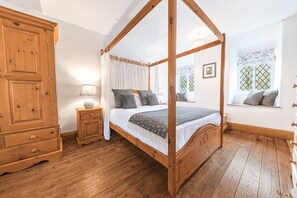 2 bedrooms, iron/ironing board, WiFi, bed sheets - Potter's Wheel - sleeps 4, private lake access, dog friendly and parking (Coniston)