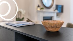 A wooden bowl on a dark countertop with a ring light and a notebook. - Heather Mere Cottage - sleeps 4 in newly renovated property (Bowness-on-Windermere)