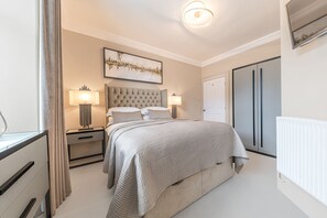 2 quartos, ferros/tábuas de passar roupa, Wi-Fi, roupa de cama