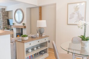 Dining - Pottery Gate - sleeps 4 in modern dog friendly cottage with parking and new bathroom (Bowness-on-Windermere)