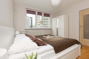 2 bedrooms, iron/ironing board, WiFi, bed sheets