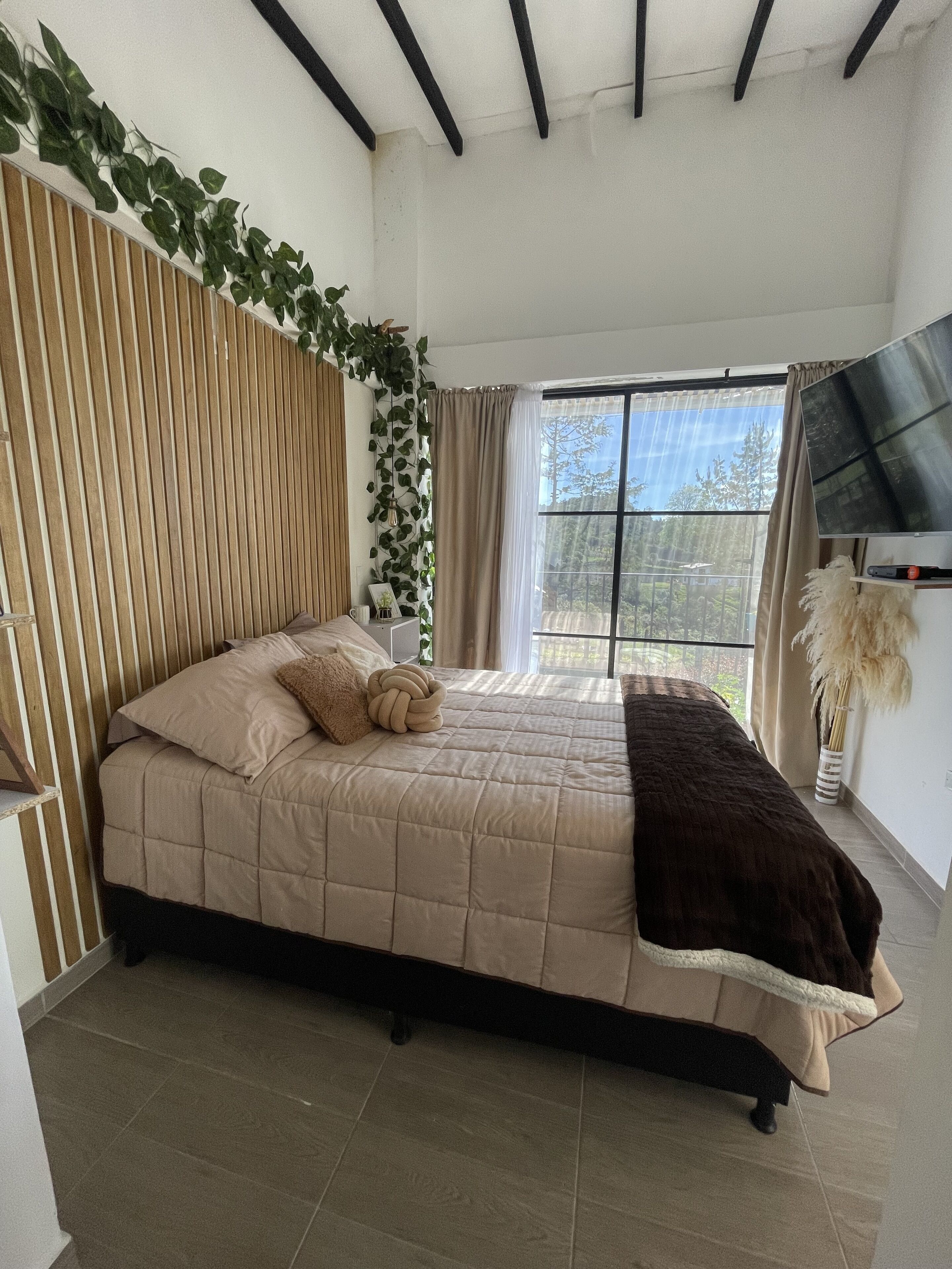 5 bedrooms, free WiFi, bed sheets