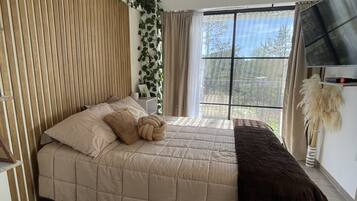 5 bedrooms, free WiFi, bed sheets