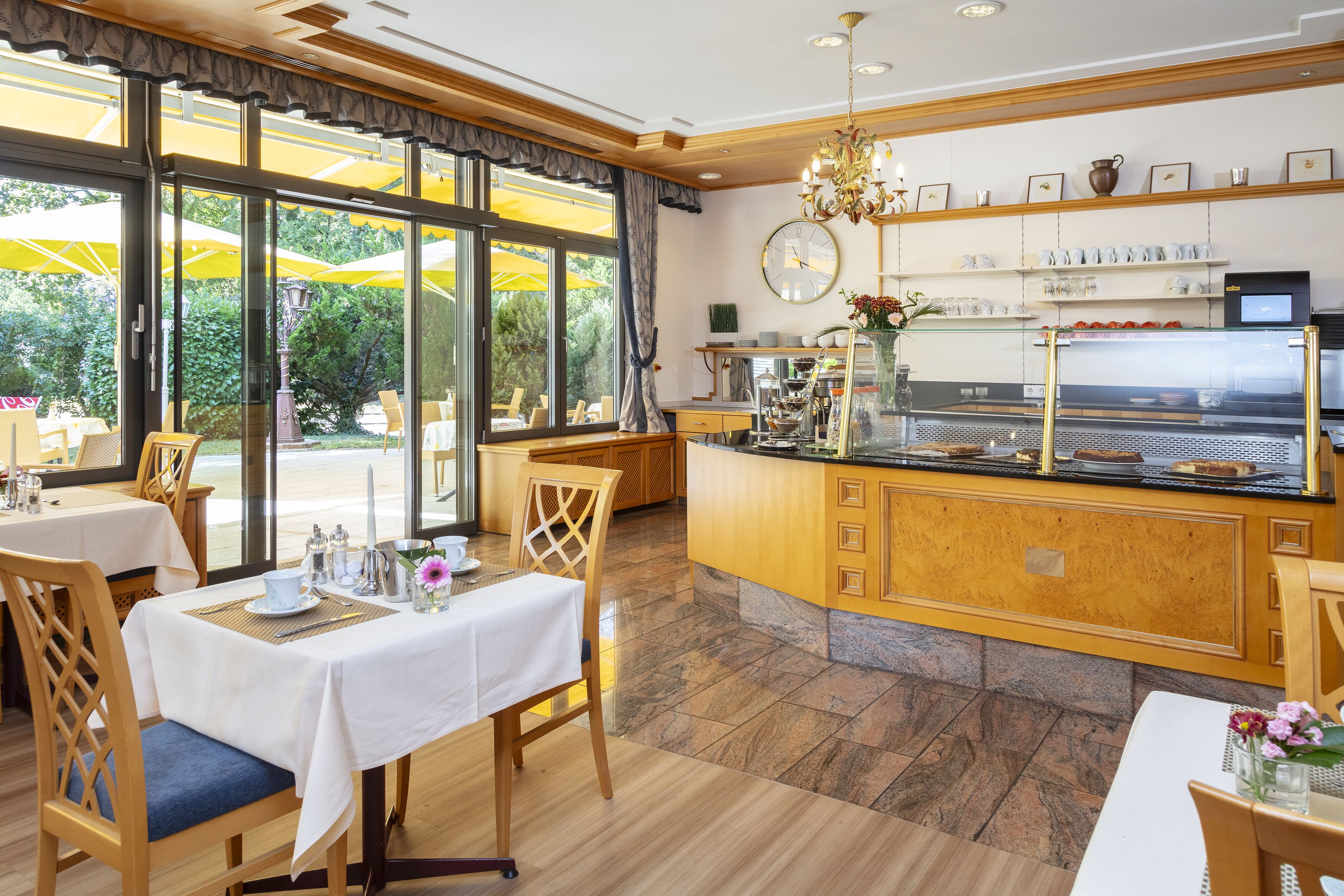 Free daily buffet breakfast