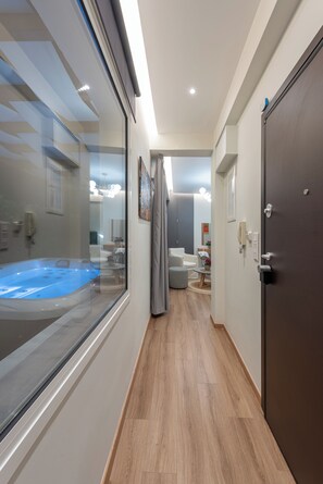 Acropolis Divine Penthouse with hot tub | 1 bedroom, in-room safe, free WiFi, bed sheets - Acropolis Divine Apartments (Athens)