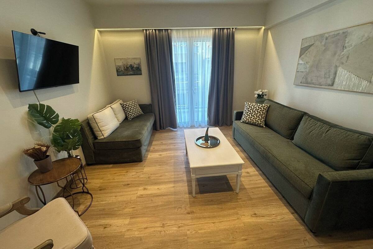 Grand Apartment with Partial View | 1 bedroom, in-room safe, free WiFi, bed sheets