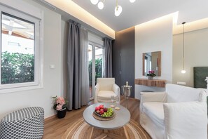 Acropolis Divine Penthouse with hot tub | 1 bedroom, in-room safe, free WiFi, bed sheets - Acropolis Divine Apartments (Athens)