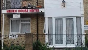 A two-story building with a sign reading "Kaven House Hotel". - Haven House Hotel (Southend-on-Sea)