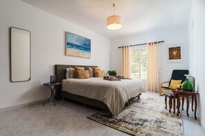 3 室のベッドルーム、アイロン / アイロン台、WiFi、ベッドシーツ